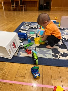 おうぎの森保育園のベビーヨガ