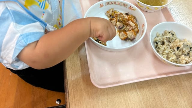 おうぎランチを食べている様子