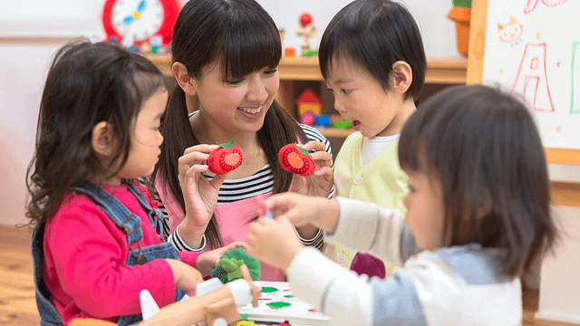 先生と遊ぶ様子