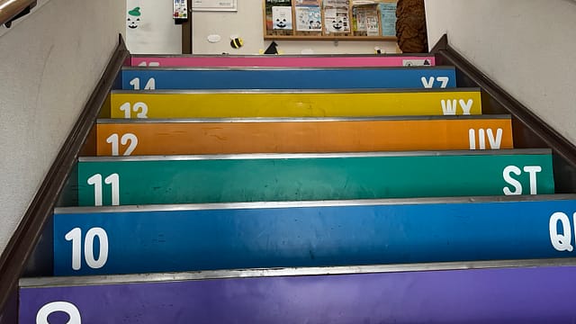 子育て支援センターきたへ入る階段